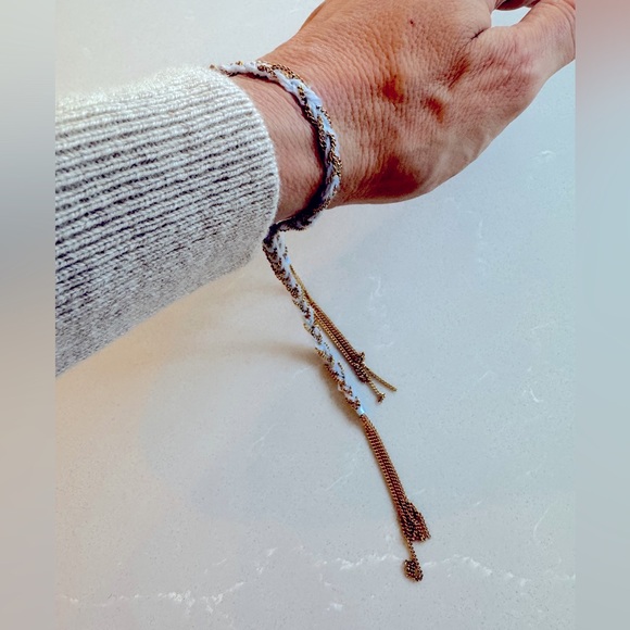 Braided baby blue string with interwoven chain tie bracelet - Picture 2 of 3